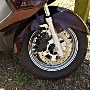 Réparation pneus scooter, moto et trotinette