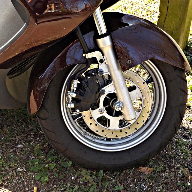 Nouveau à Gennevilliers : Réparation et remplacement de pneus pour scooter, moto et trottinette